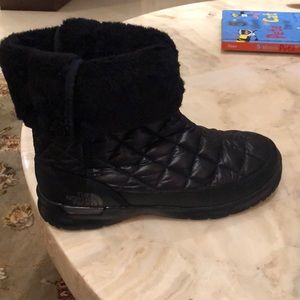 North face snow shoes